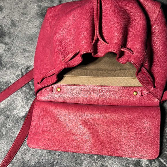 Pink Crossbody Bag with Structured Design and Gold Hardware - Picture 6 of 9